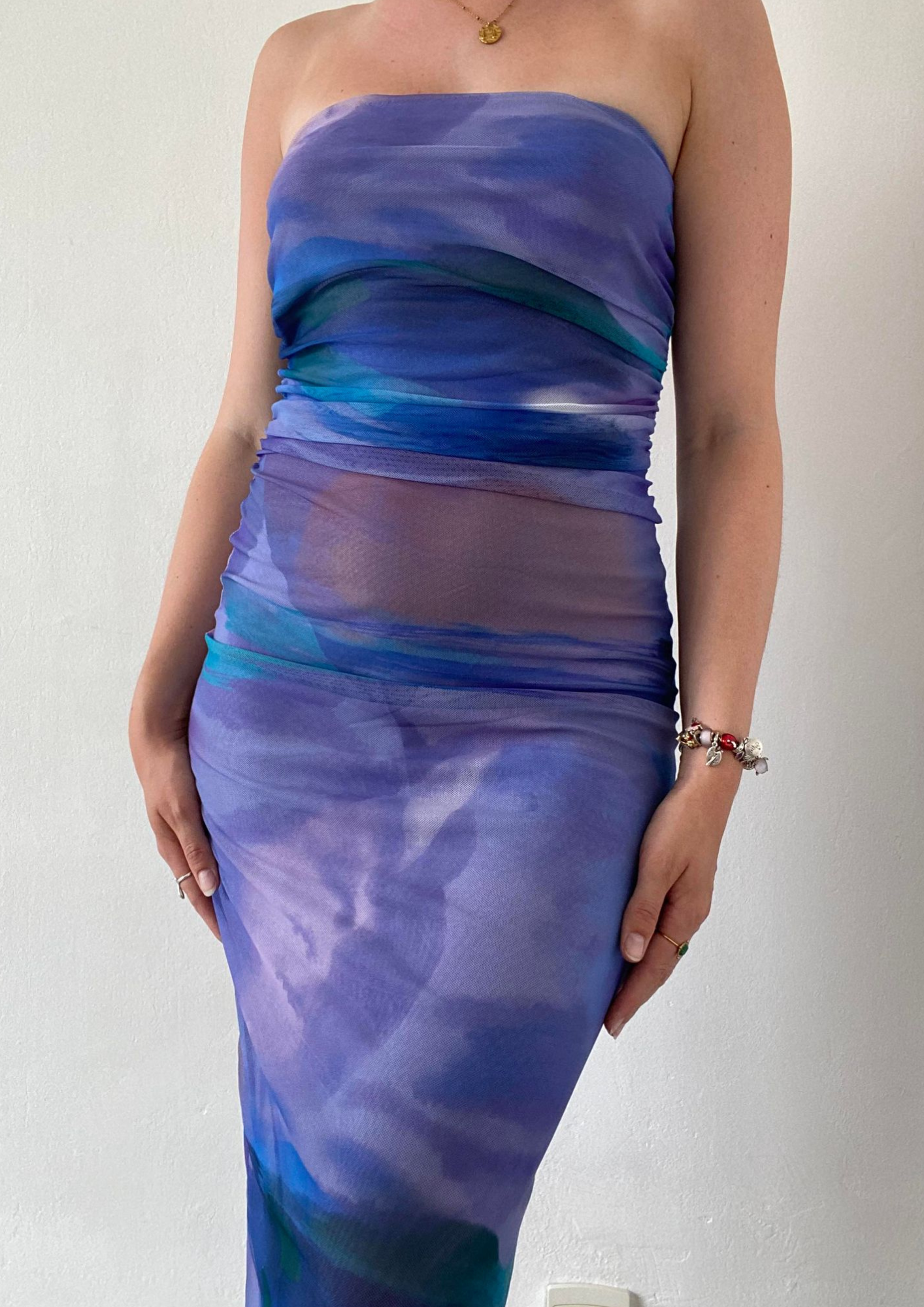 Robe longue moulante en tulle lilas