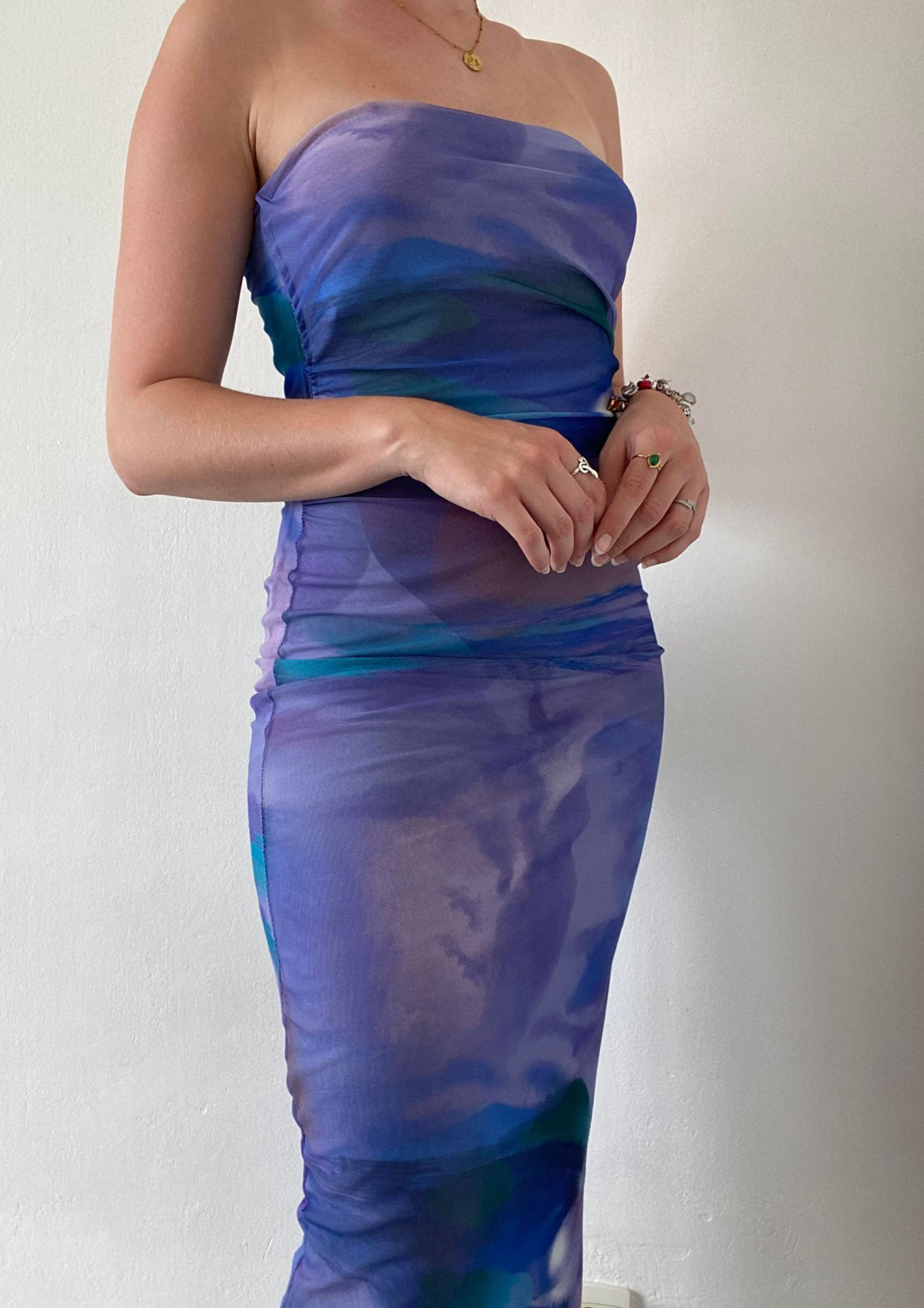 Robe longue moulante en tulle lilas