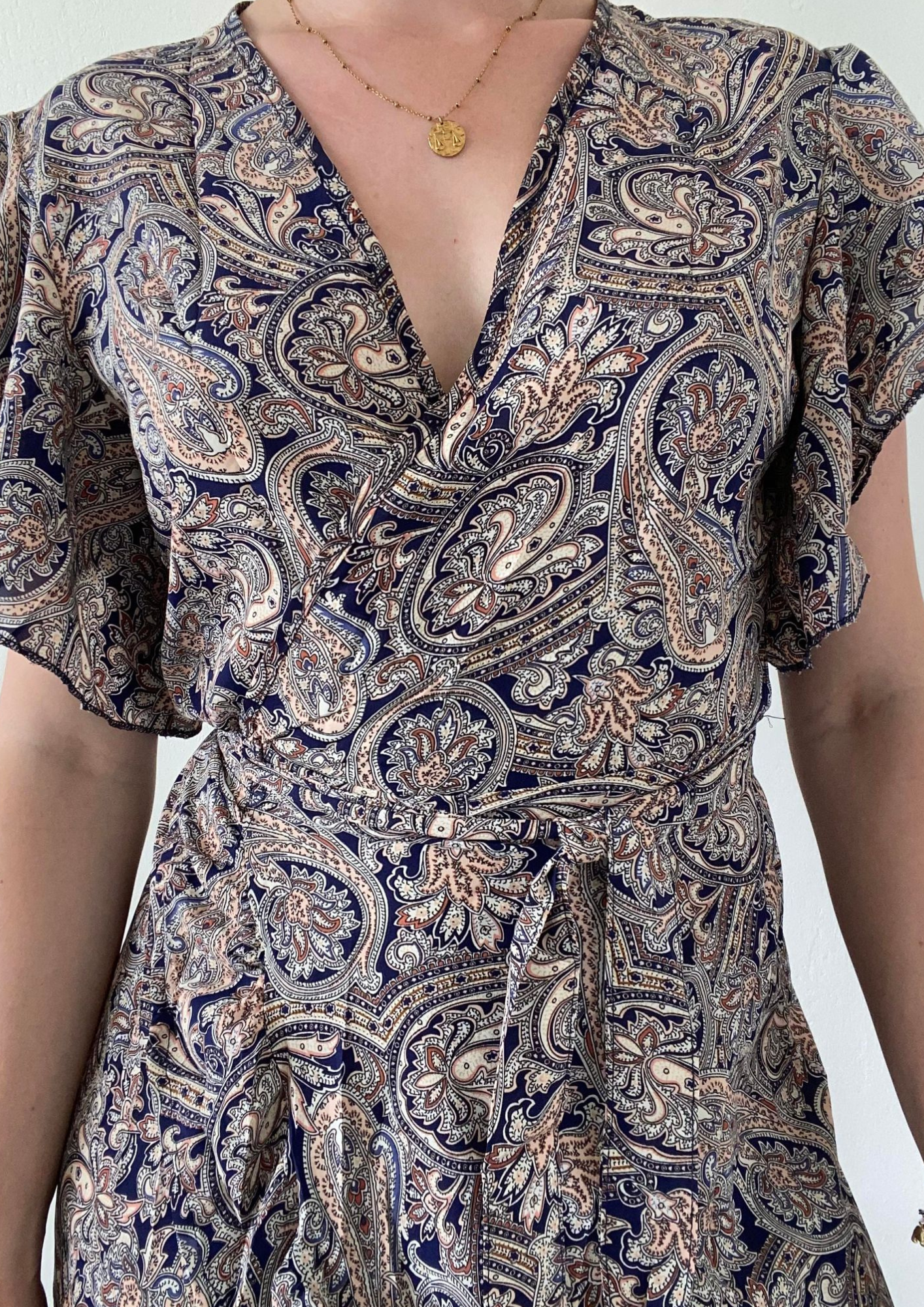 Robe bleue à imprimé fleurs