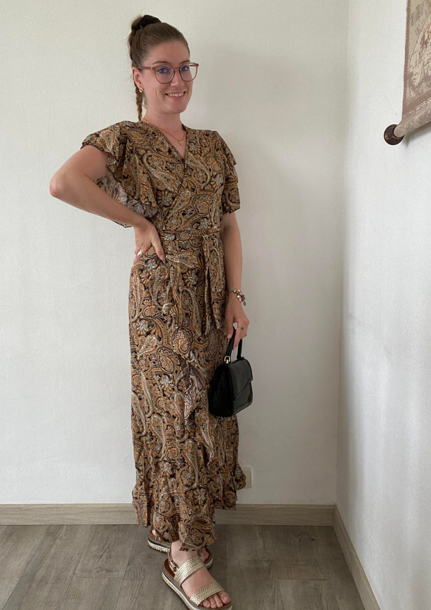 Robe noire à imprimé fleurs