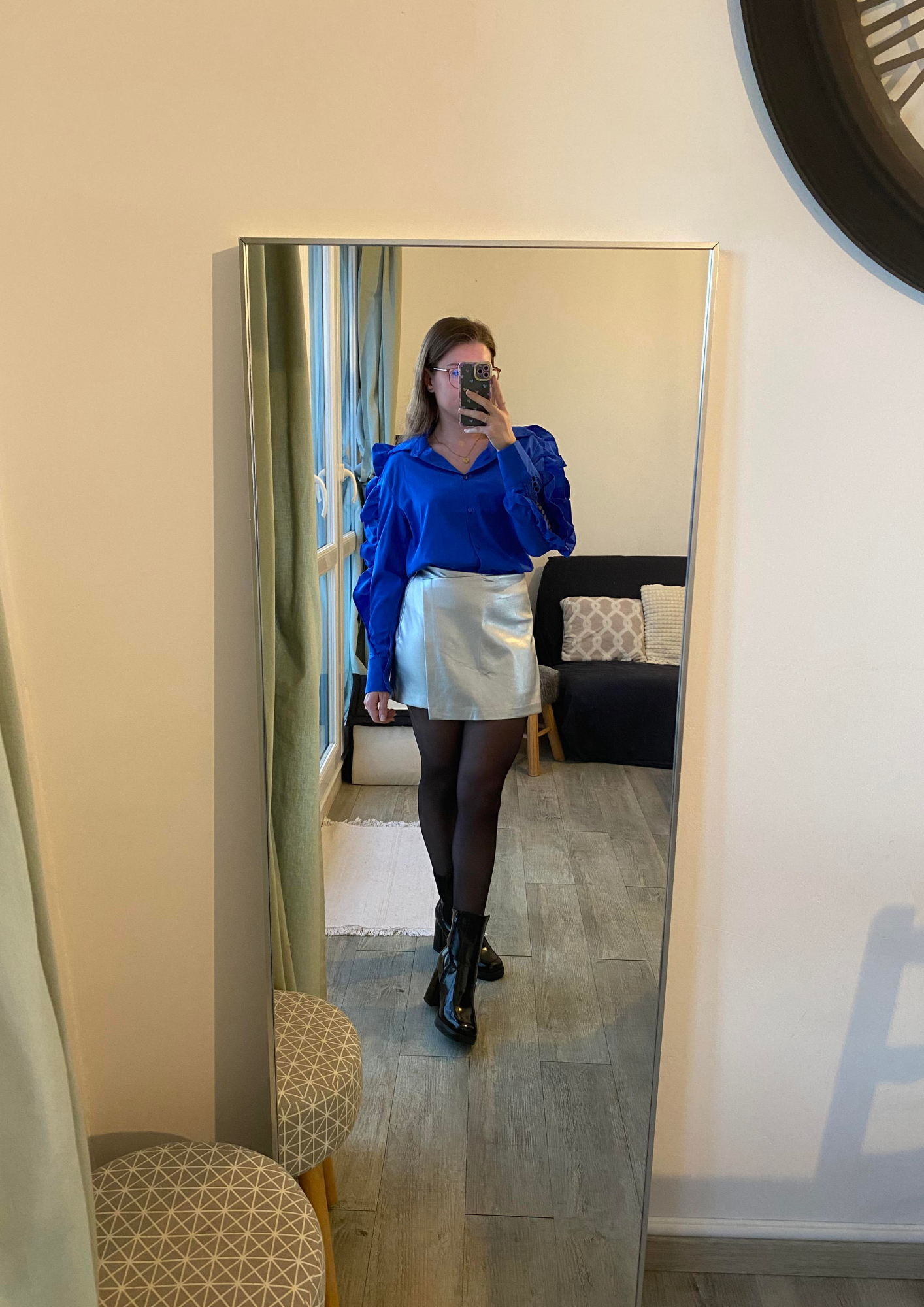 Chemise bleue à volants