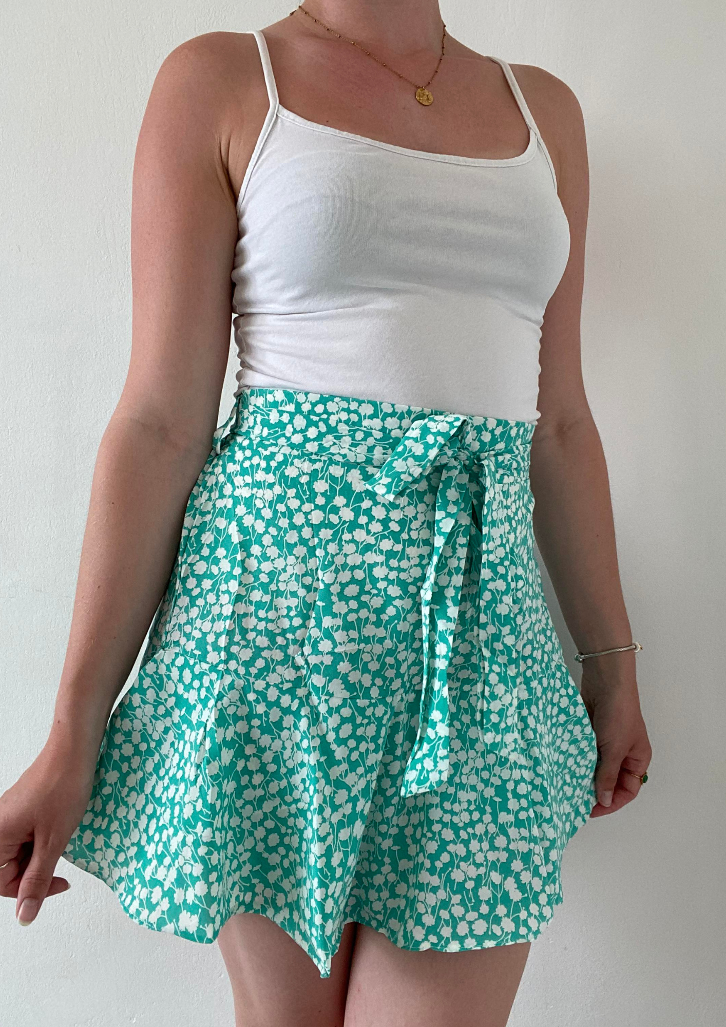 Jupe short verte à imprimé fleurs